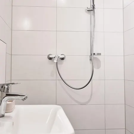 Apartman Stylische Mit Balkon - Perfekt Fuer Gruppen